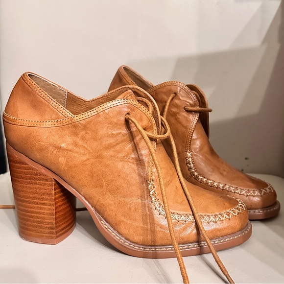 Kelsi Dagger Shoes - Vintage Kelsi Dagger Cognac Leather Lace-Up Block Heel Oxfords